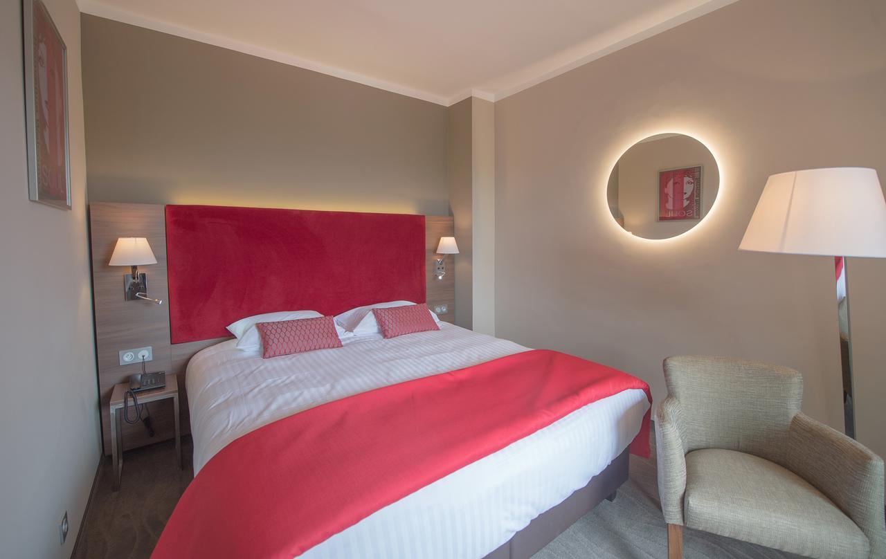 Hotel Lou Castelet Carros Buitenkant foto