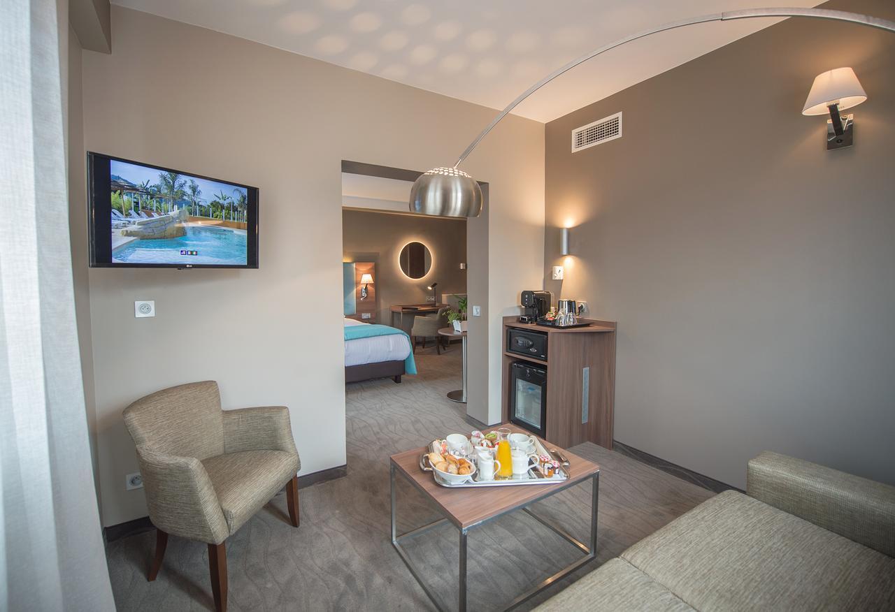 Hotel Lou Castelet Carros Buitenkant foto