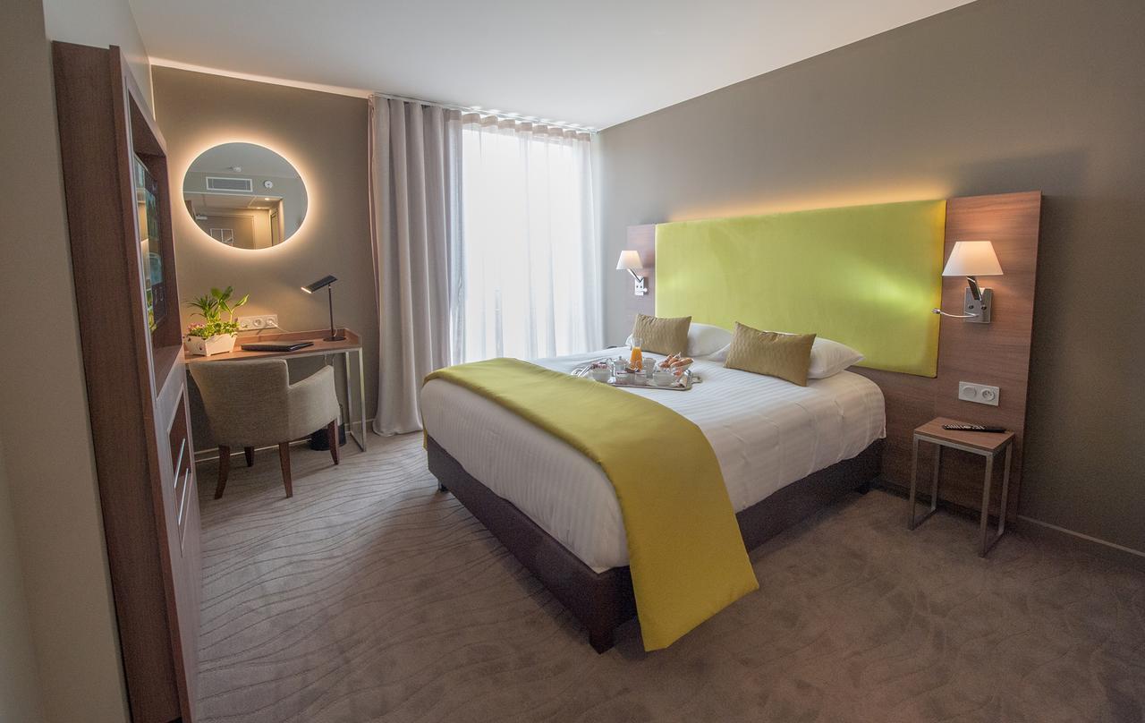 Hotel Lou Castelet Carros Buitenkant foto